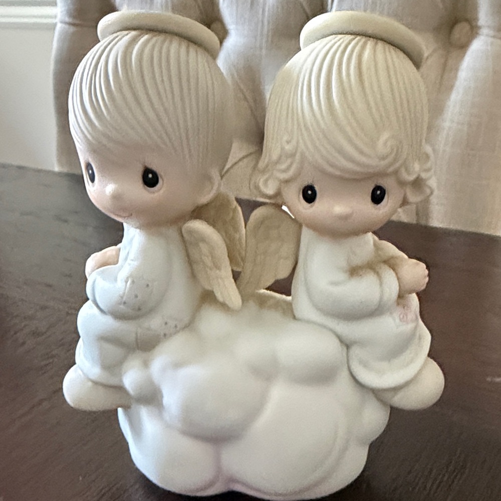 Precious Moments Porcelain Twin Angels Figurine in White and Cream - Picture 3 of 4